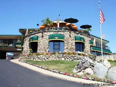 Weathervane Terrace Inn And Suites Charlevoix Exterior photo