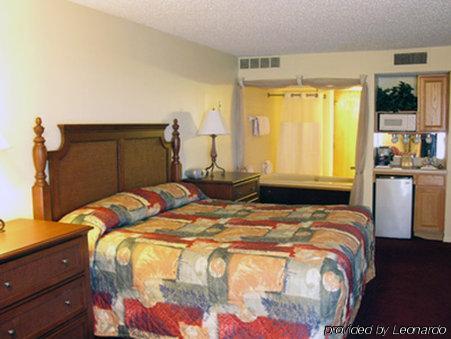 Weathervane Terrace Inn And Suites Charlevoix Room photo